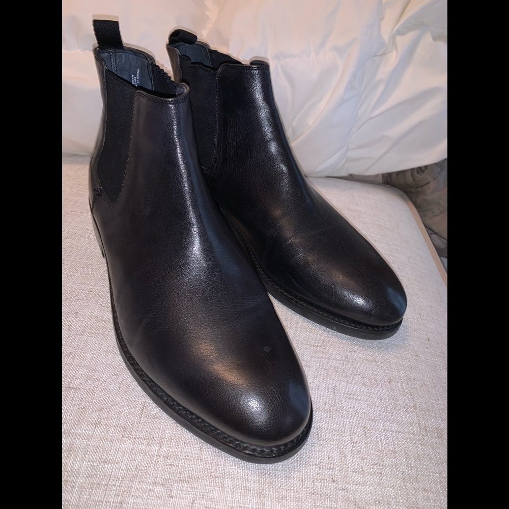 FRYE Chelsea boots